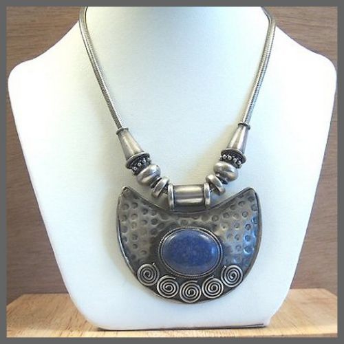 Traditional Indian Oval Pendant Necklace with Lapis